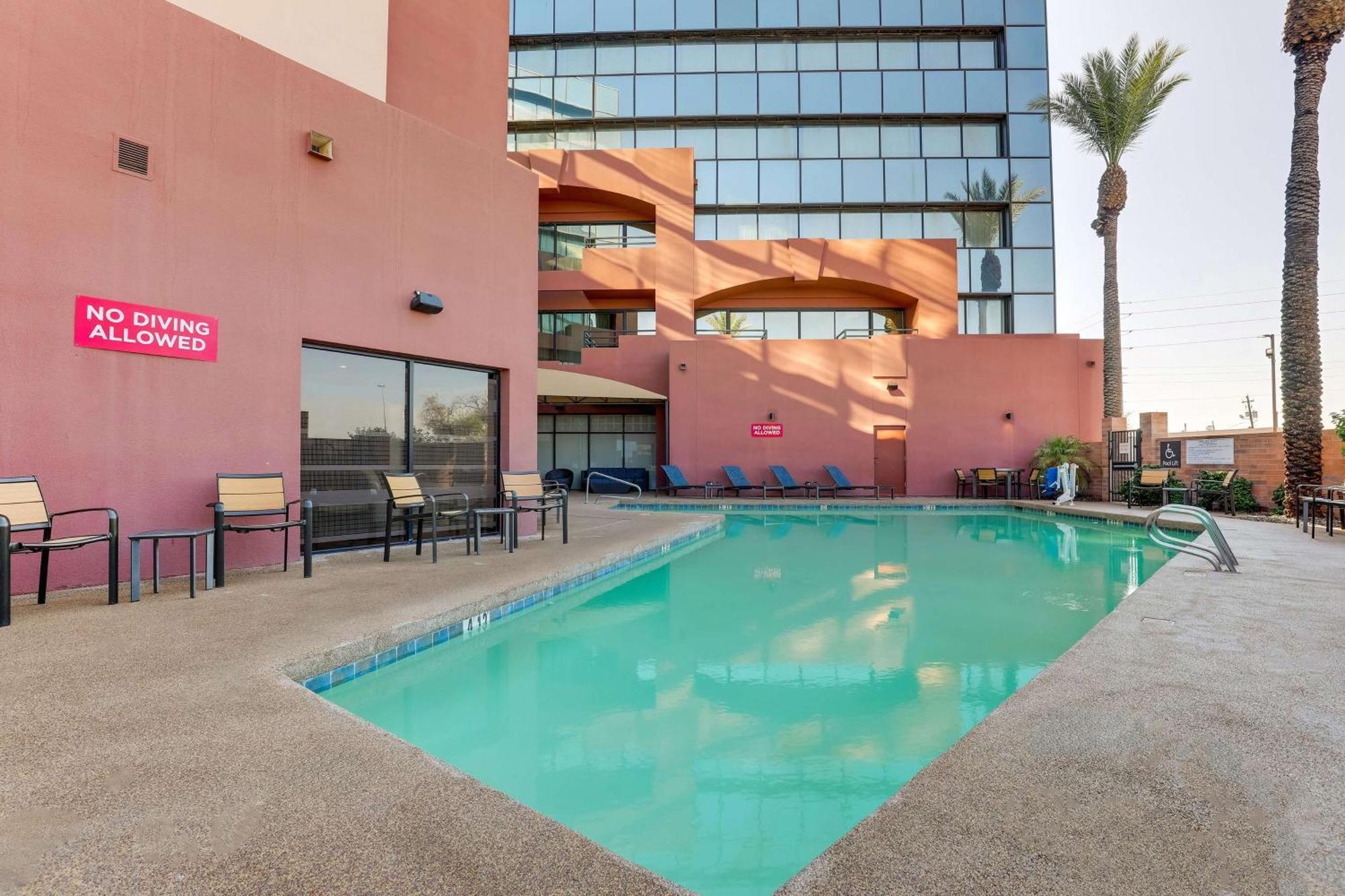 Drury Inn & Suites Phoenix Airport Exterior foto