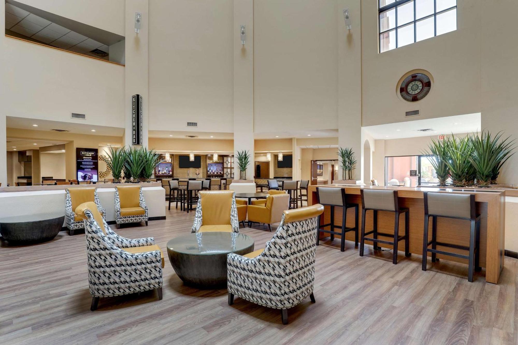 Drury Inn & Suites Phoenix Airport Exterior foto